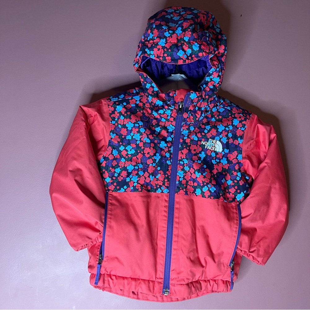 The North Face Snowquest insulated Toddler Jacket in Vibrant Purple - Picture 2 of 10